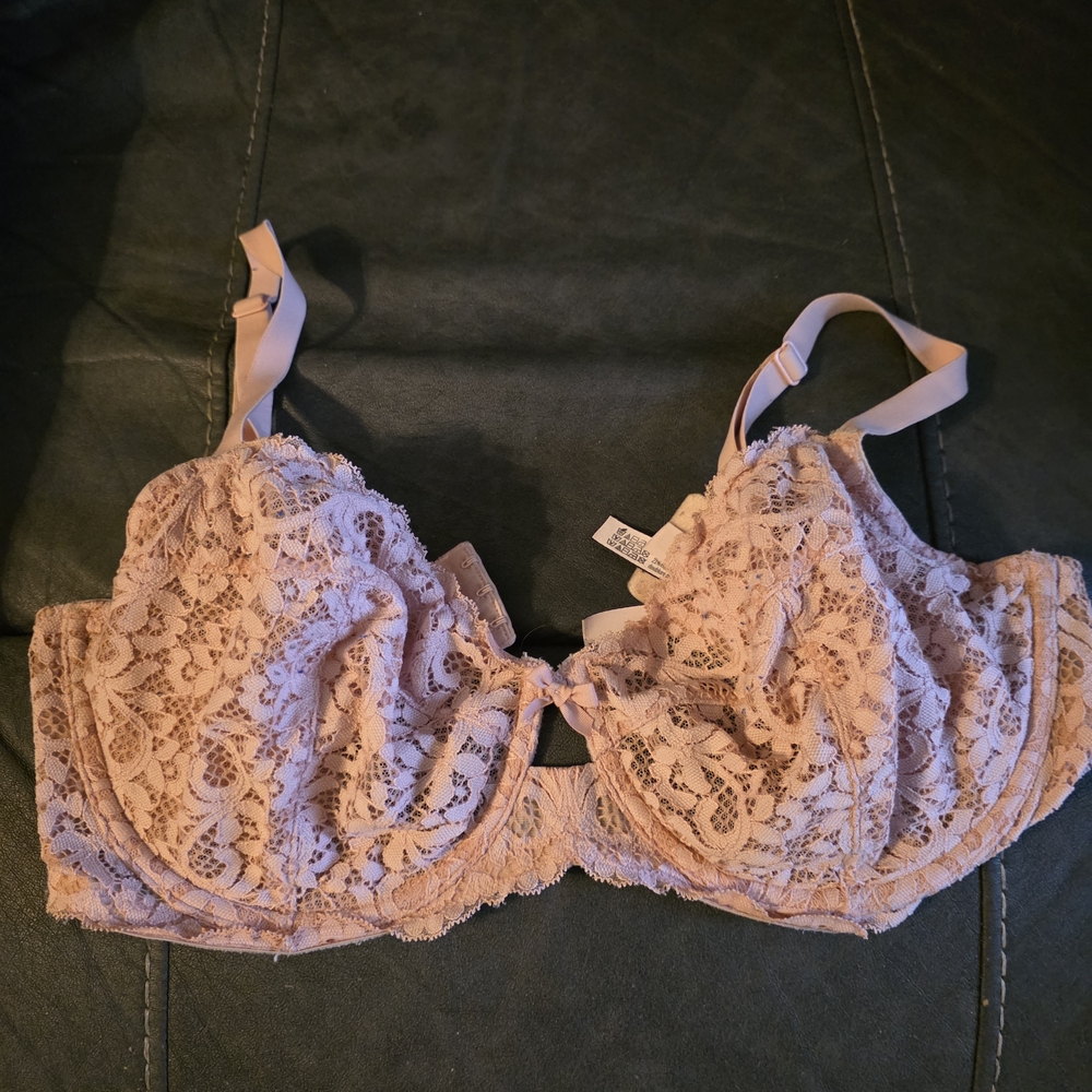 Victoria's Secret Lace Bra in Soft Pink